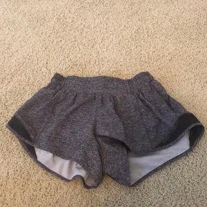 Lululemon Hotty hot 2.5 in size 4